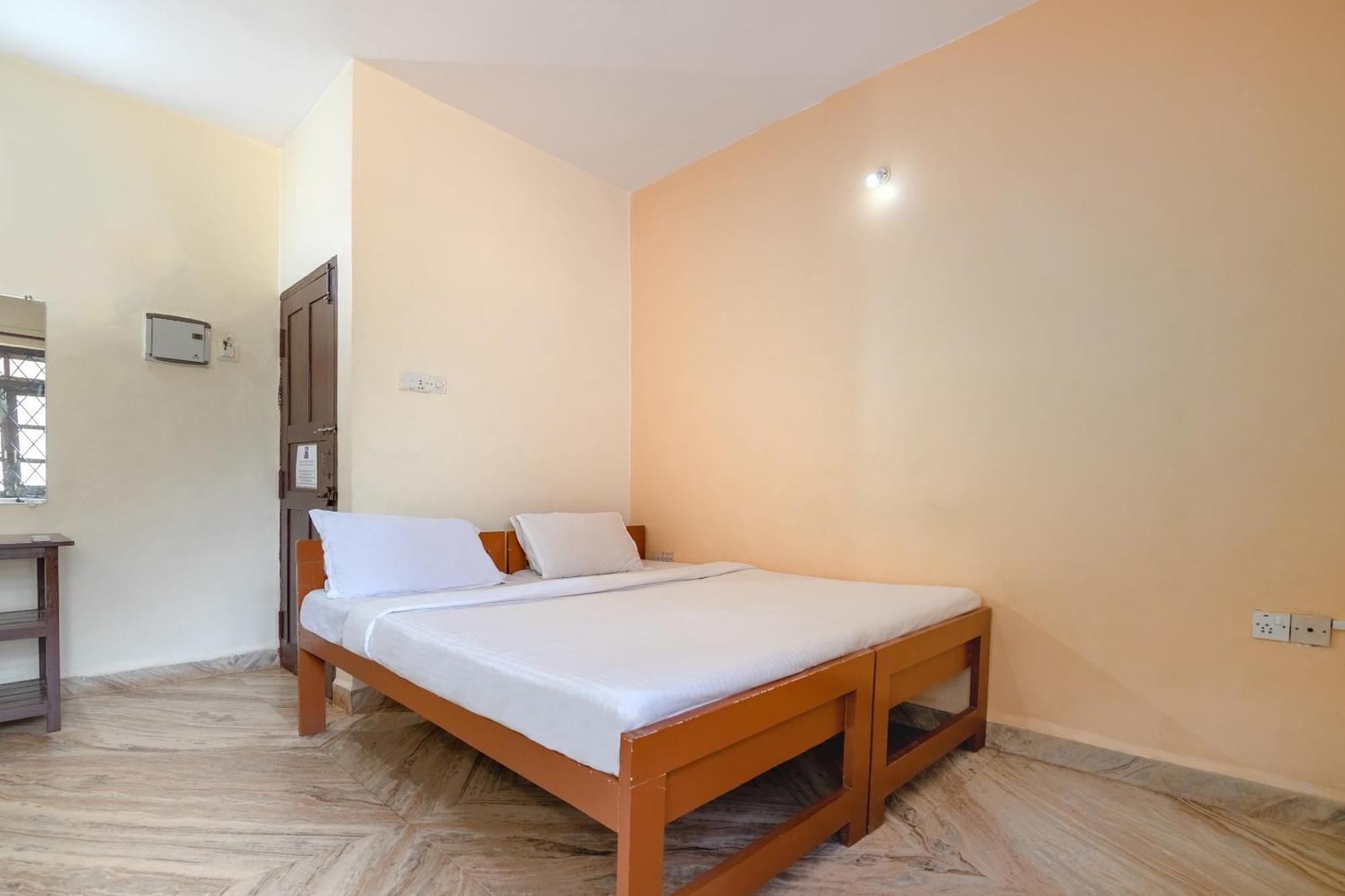 Spot On Ps Guest House Calangute Exteriér fotografie