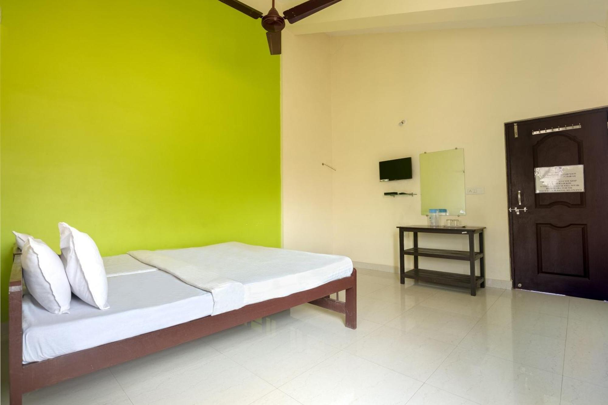 Spot On Ps Guest House Calangute Exteriér fotografie
